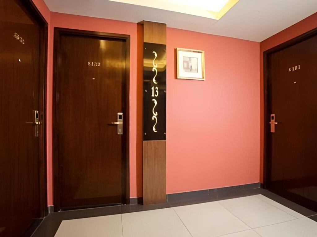 Sunny Day Hotel, Mong Kok Гонконг Екстер'єр фото